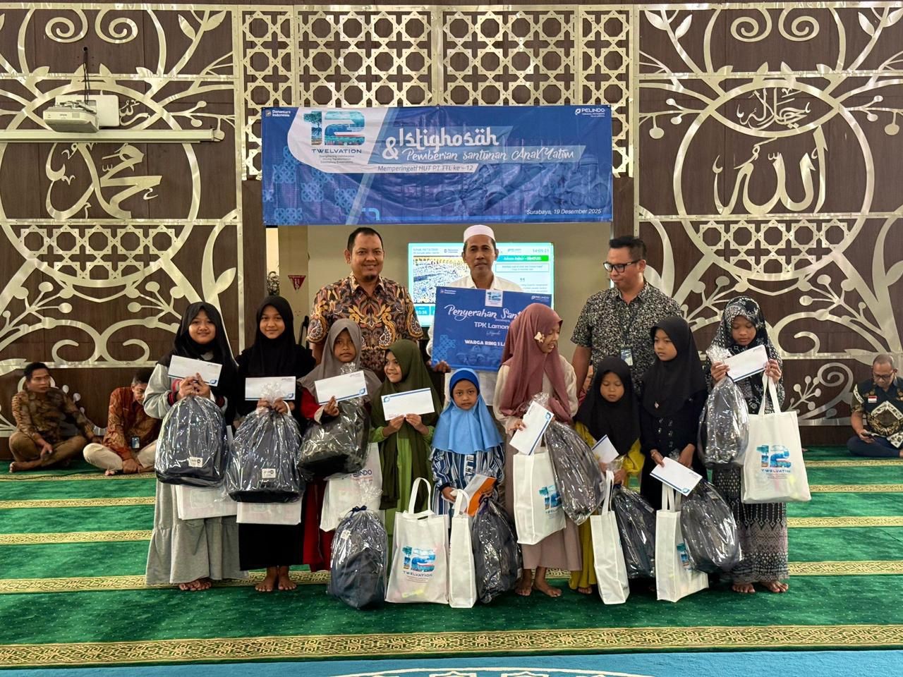 HUT ke-12, PT Terminal Teluk Lamong Gelar Doa Bersama dan Santunan Anak Yatim
