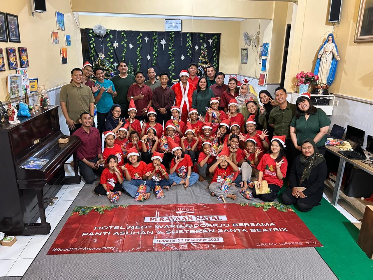 Rayakan Natal 2025, Hotel Neo+ Waru Sidoarjo Berbagi Sukacita di Panti Asuhan