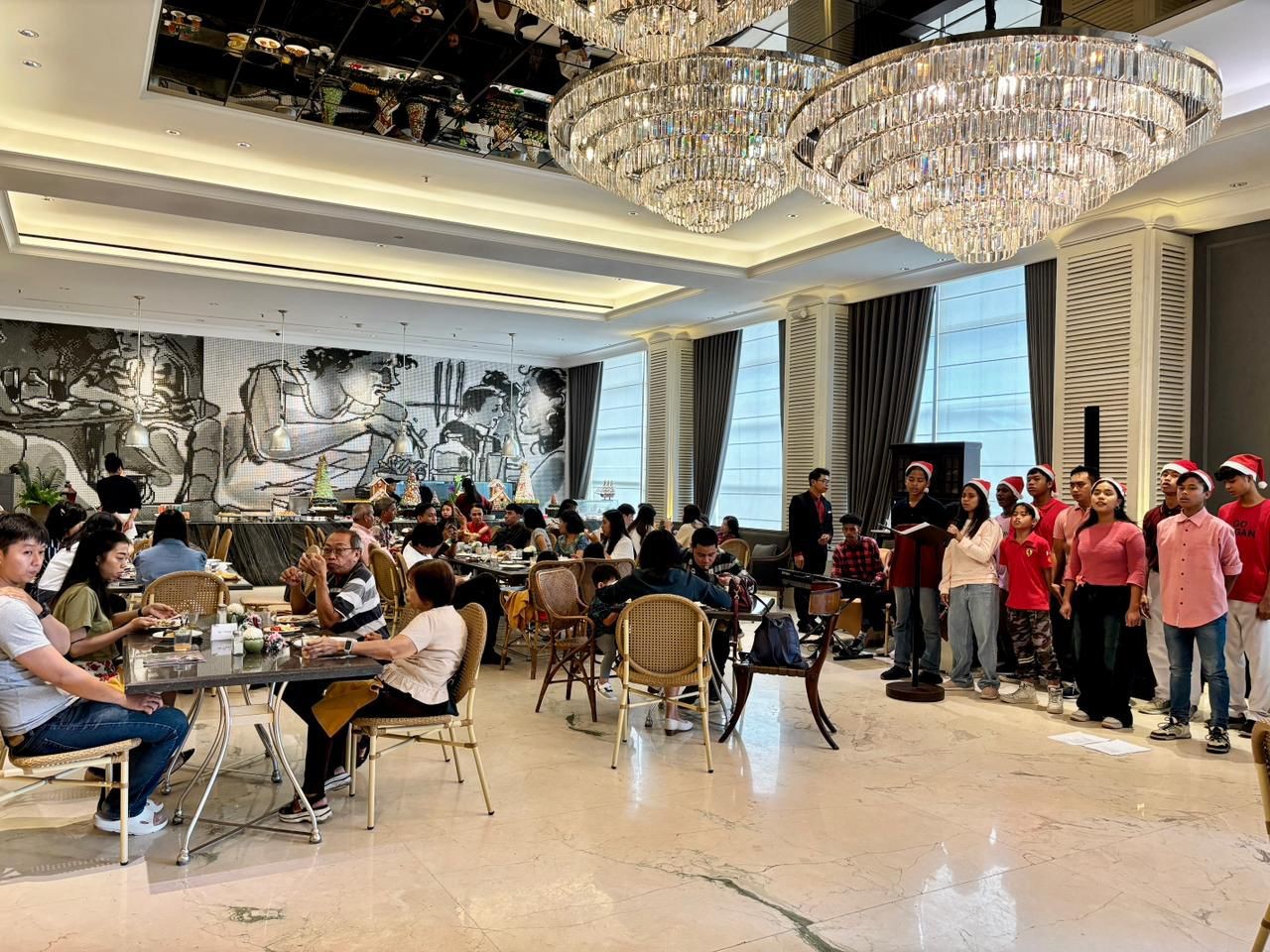 Java Paragon Hotel Surabaya Rayakan Natal Bersama Choir Yayasan Pondok Hayat