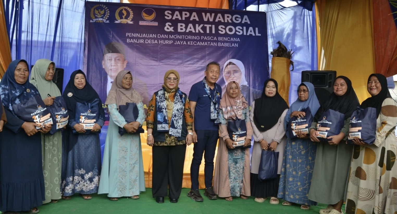 Siqom dan Saan Mustopa Salurkan Bantuan untuk Warga Terdampak Rob di Babelan