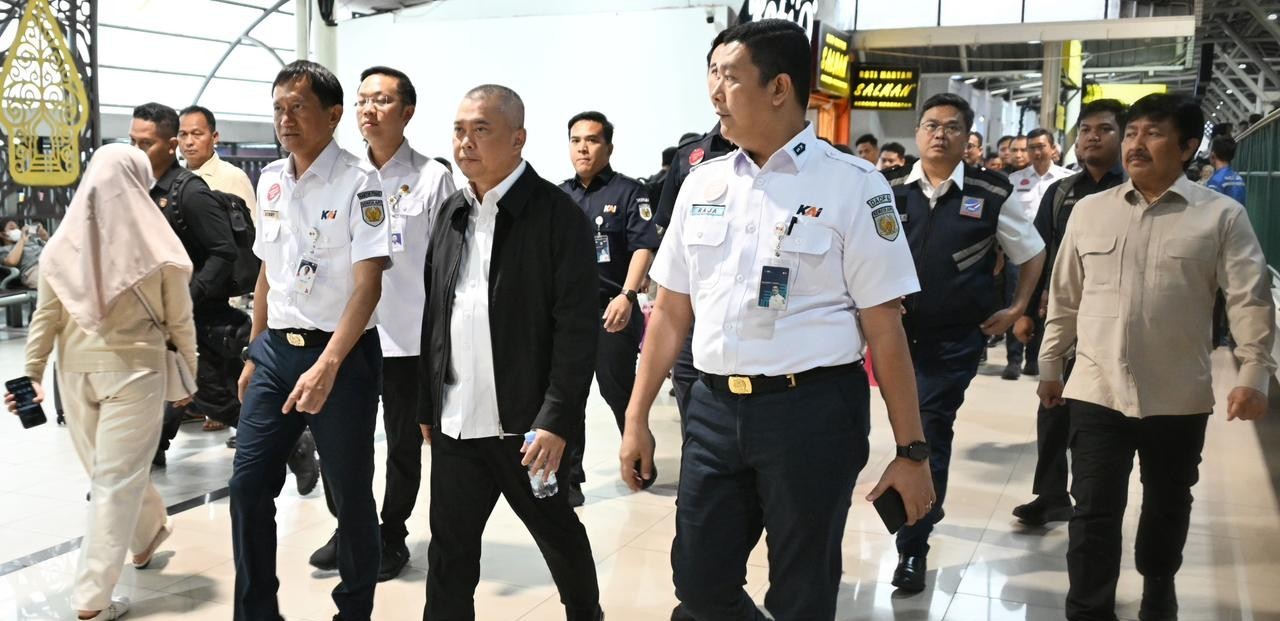 Menhub Dudy Pastikan Kesiapan Arus Balik Nataru di Stasiun Yogyakarta