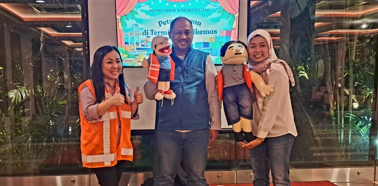 TPS Dorong Budaya Literasi Sejak Dini, Ajak Anak-anak Berpetualang di Terminal Petikemas Lewat Cerita Boneka