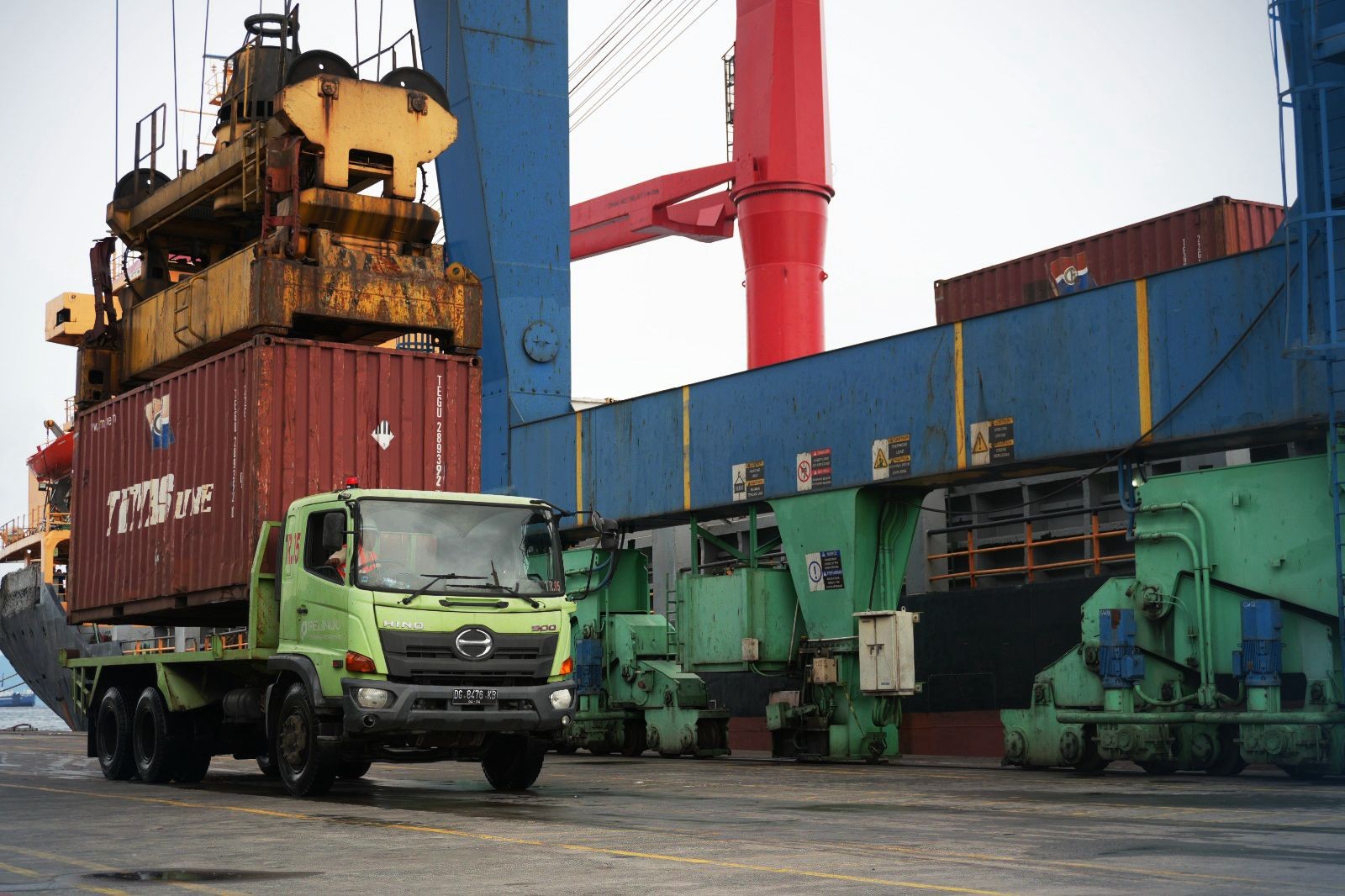 TPK Ternate Catat Pertumbuhan Arus Peti Kemas 6 Persen Sepanjang 2025