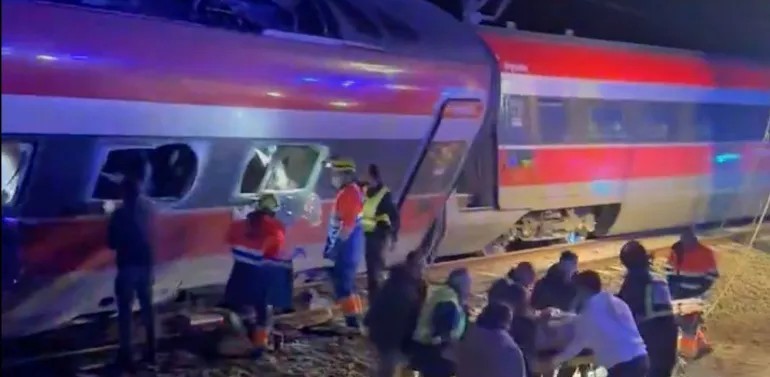 Kereta Cepat Malaga-Madrid Tabrakan, 21 Meninggal, 30 Luka Serius