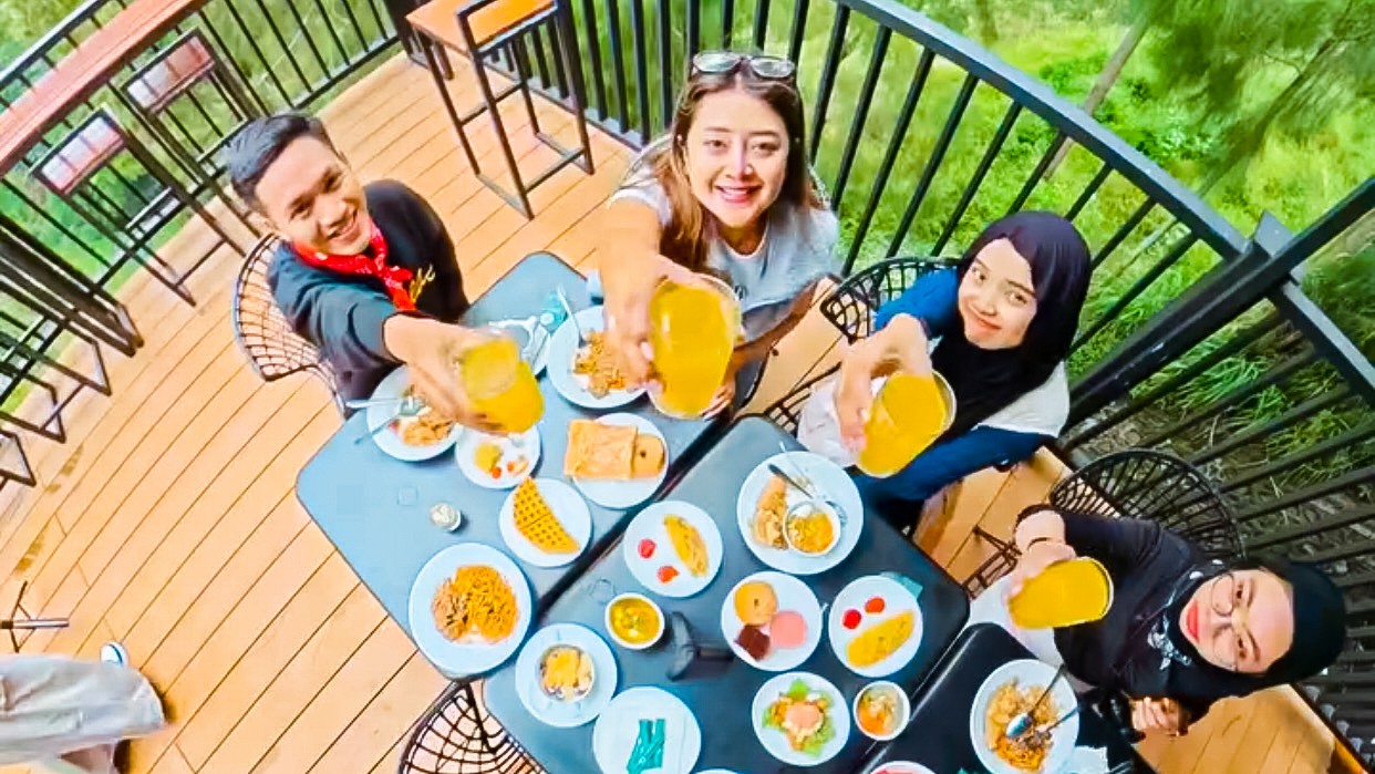 Bercermin Diri Dari Mata Para Sahabat