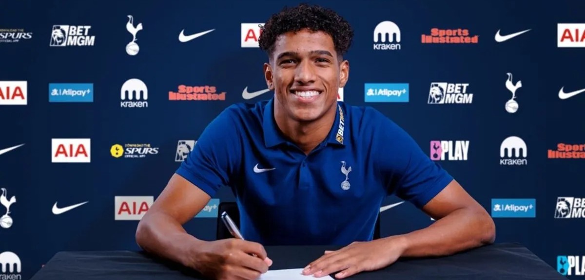 Tottenham Resmi Datangkan Bek Muda Brasil Souza dari Santos