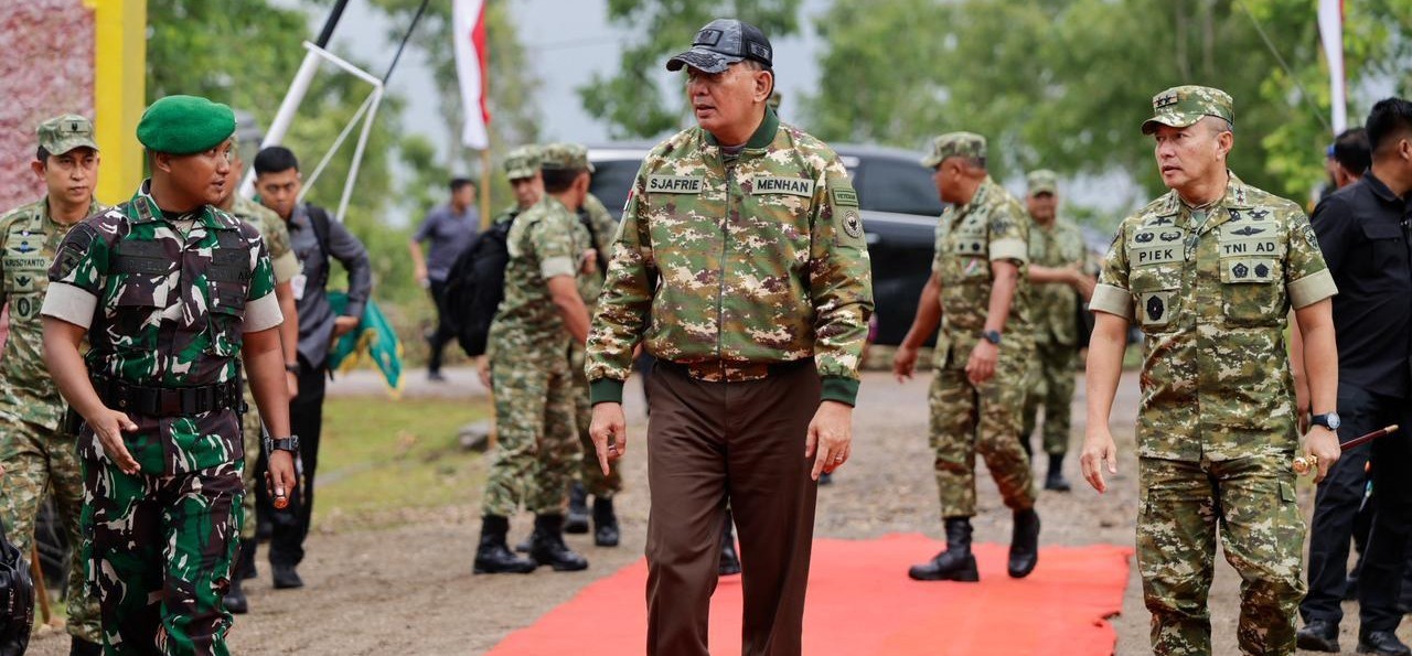 Menhan Tinjau Yonif TP 877/Biinmaffo, Dorong Profesionalisme dan Ketahanan Prajurit Perbatasan