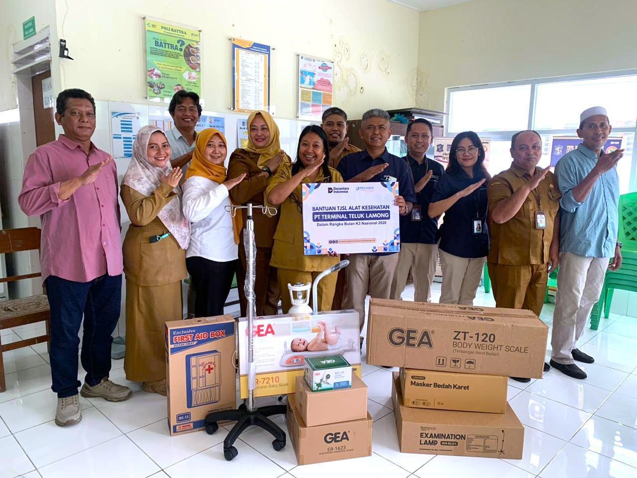 PT Terminal Teluk Lamong Salurkan Bantuan Alat Kesehatan untuk Pustu di Wilayah Pesisir