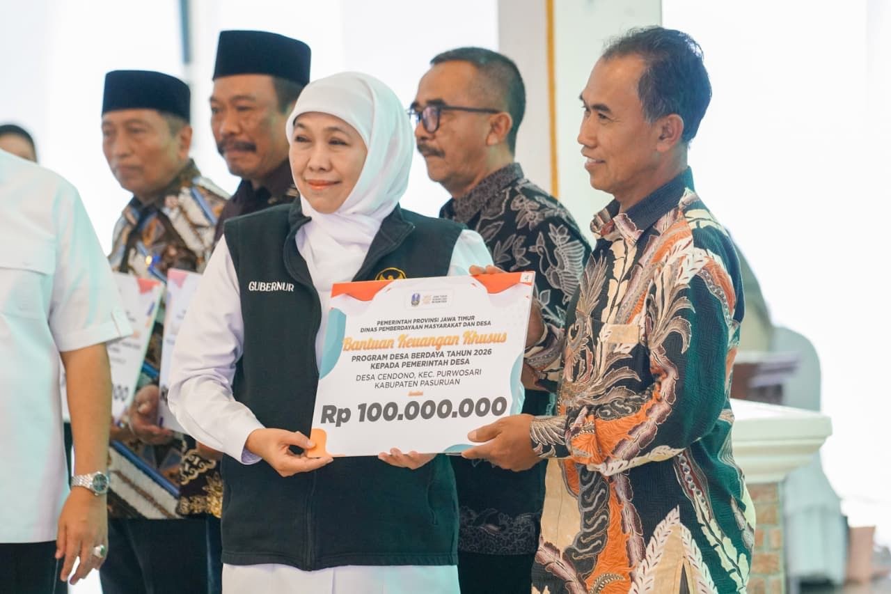 Perkuat Ketahanan Sosial, Gubernur Khofifah Salurkan Bansos Rp7,7 Miliar di Pasuruan