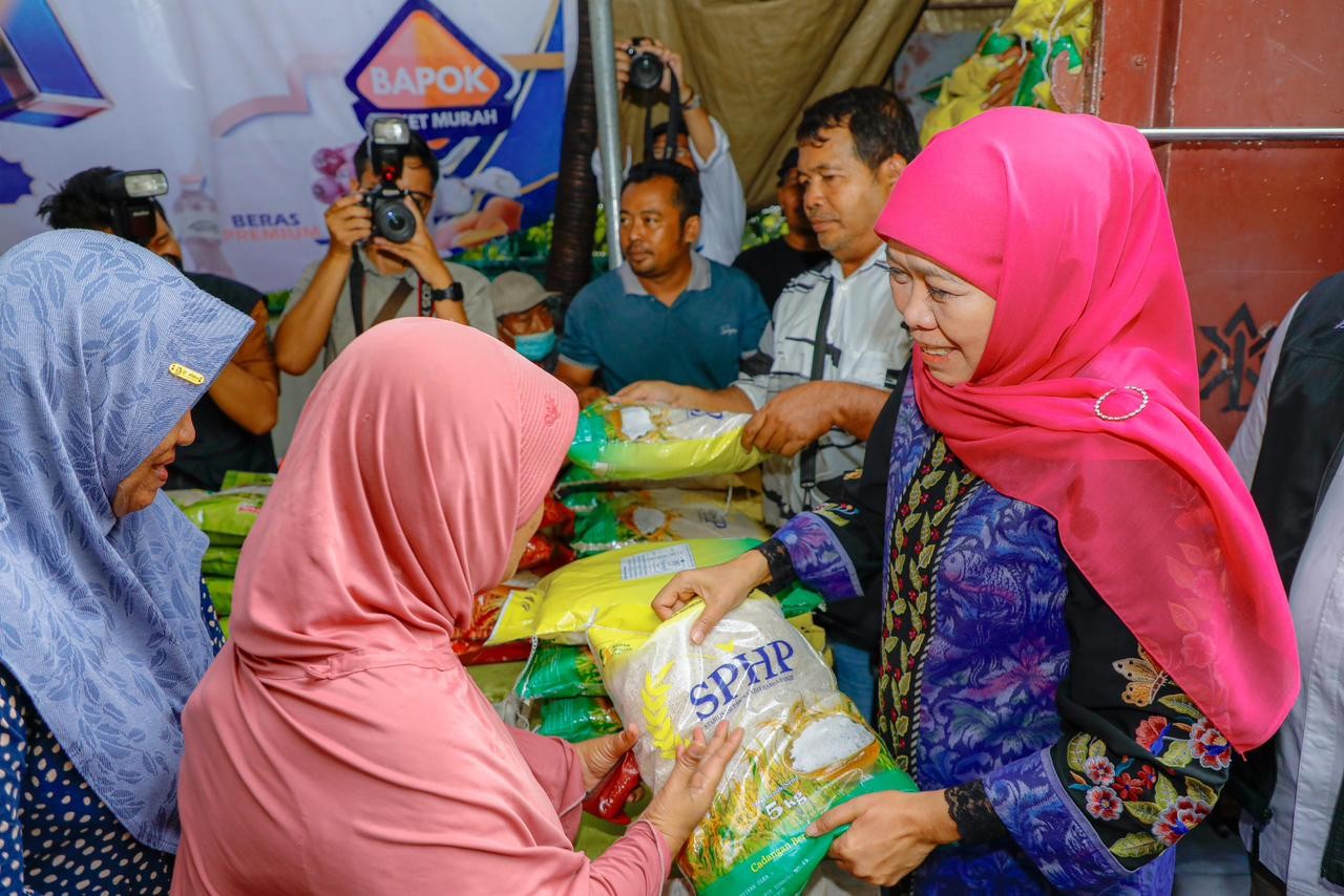 Jaga Daya Beli Saat Ramadan, Gubernur Khofifah Gelar Pasar Murah ke-25 di Wonocolo