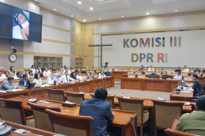 Keluarga ABK Fandi dan Keluarga Radiet Ardiansyah Mengadu ke Komisi III DPR Didampingi Hotman Paris
