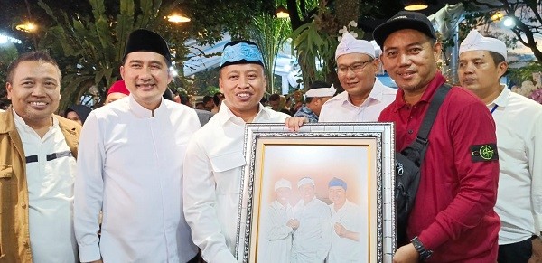 Walkot Depok Terima Hadiah Lukisan di Acara Silaturahmi, Ada Sosok Zoe Art di Baliknya
