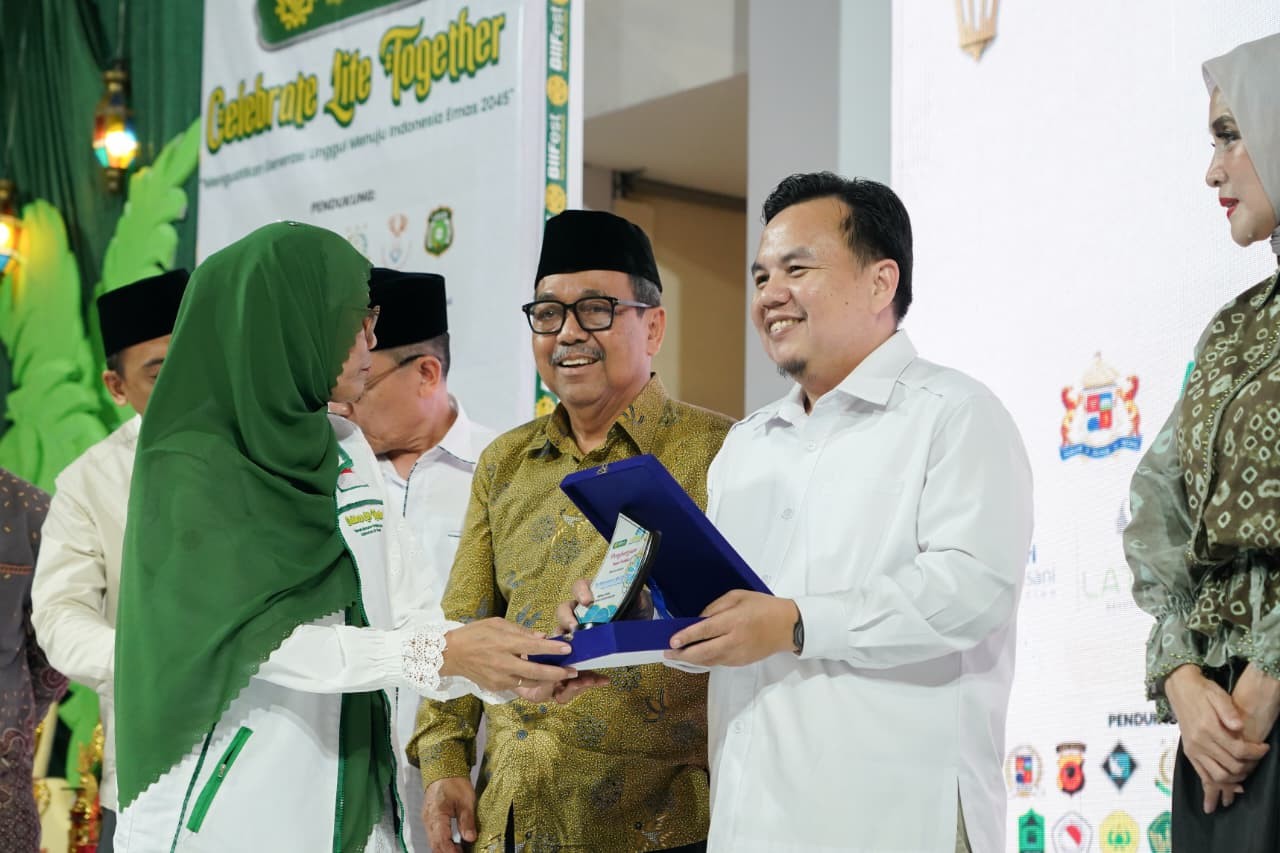 Ketua DPRD Kota Bogor Raih Penghargaan Kepemimpinan Publik di BiiFest 2026