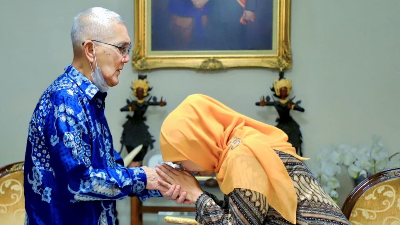 Try Sutrisno Wafat, Gubernur Khofifah Sampaikan Duka Cita Mendalam
