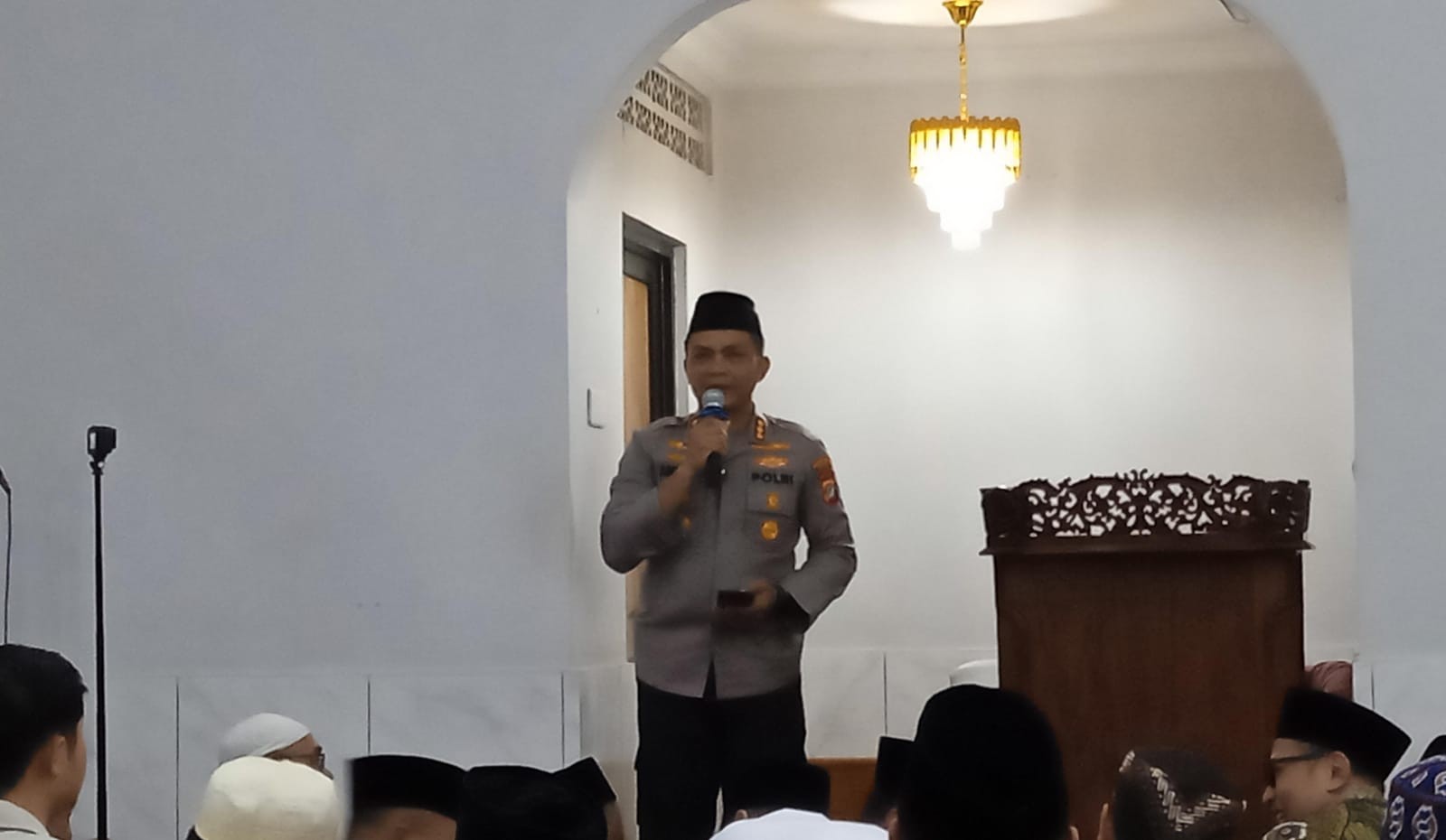 Safari Tarawih di Mekarjaya, Kapolres Depok Tekankan Pentingnya Nikmat Aman