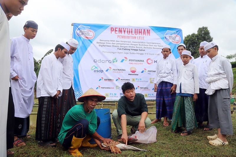 WMI Gelar Penyuluhan Budidaya Ikan, Digitalisasi Kewirausahaan dan Santunan untuk Santri