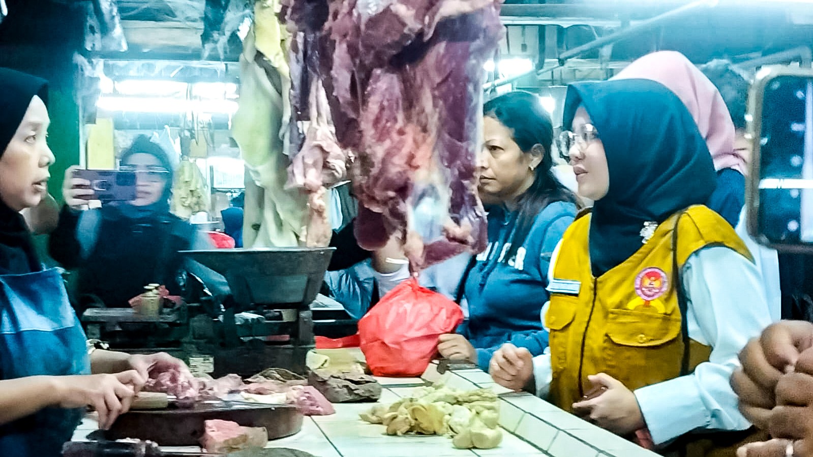 KPPU Sidak Pasar Wonokromo, Awasi Harga Pangan dan Cegah Persaingan Usaha Tidak Sehat