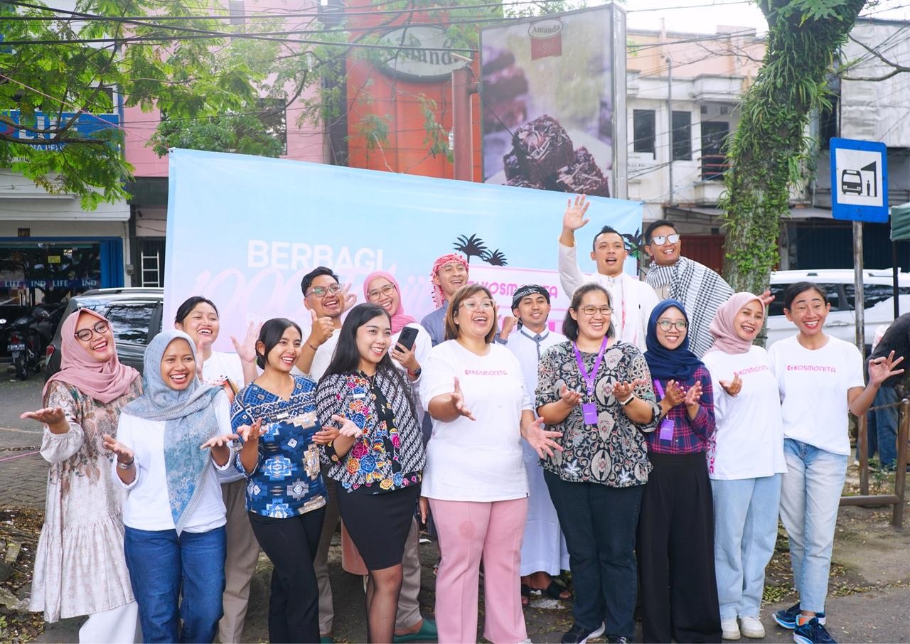 Gandeng Radio Kosmonita, Atria Hotel Malang Sebar 1.000 Paket Takjil di Jalanan