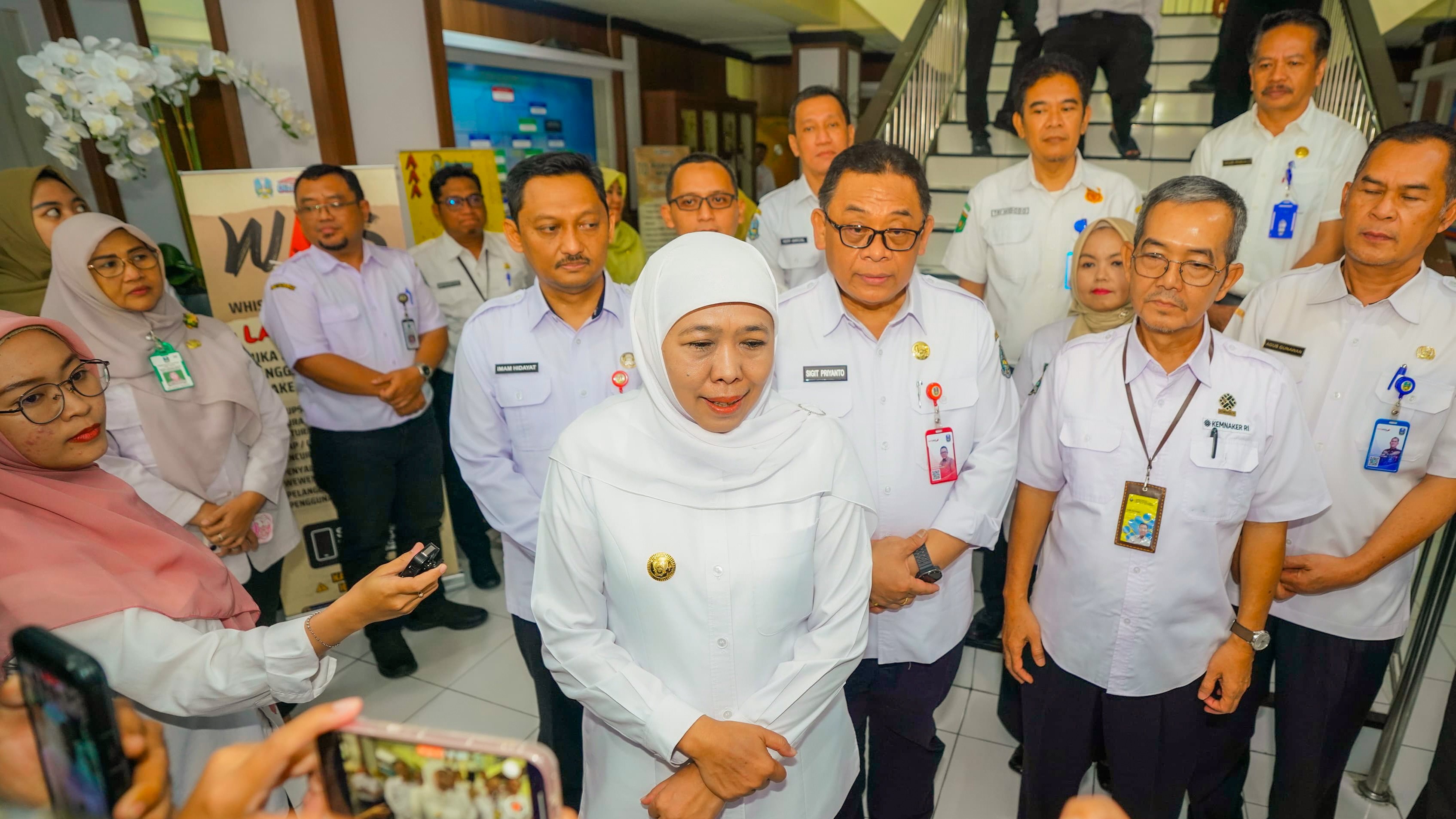 Posko THR Jatim Terima 20 Aduan, Khofifah Ingatkan Perusahaan Tuntaskan THR Maksimal H-7 Idulfitri