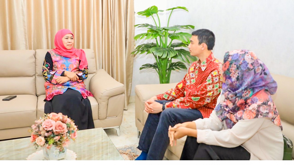Gubernur Khofifah Fasilitasi Kepulangan Dua Mahasiswa Asal Jatim Usai Dievakuasi dari Iran