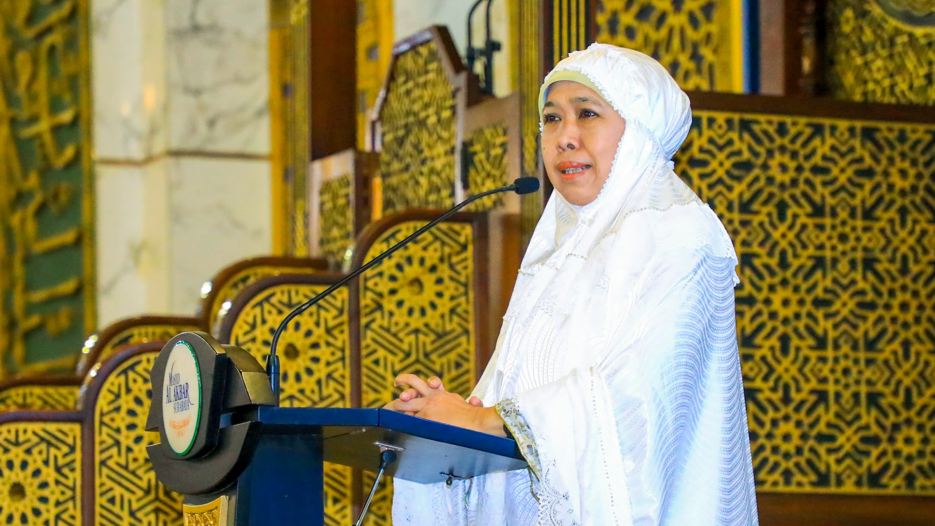 Gubernur Khofifah & Wagub Emil beserta 35.000 Jemaah Laksanakan Qiyamul Lail di Masjid Al Akbar