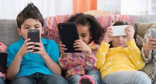 Polandia Larang Penggunaan Ponsel di Sekolah Dasar Mulai September 2026