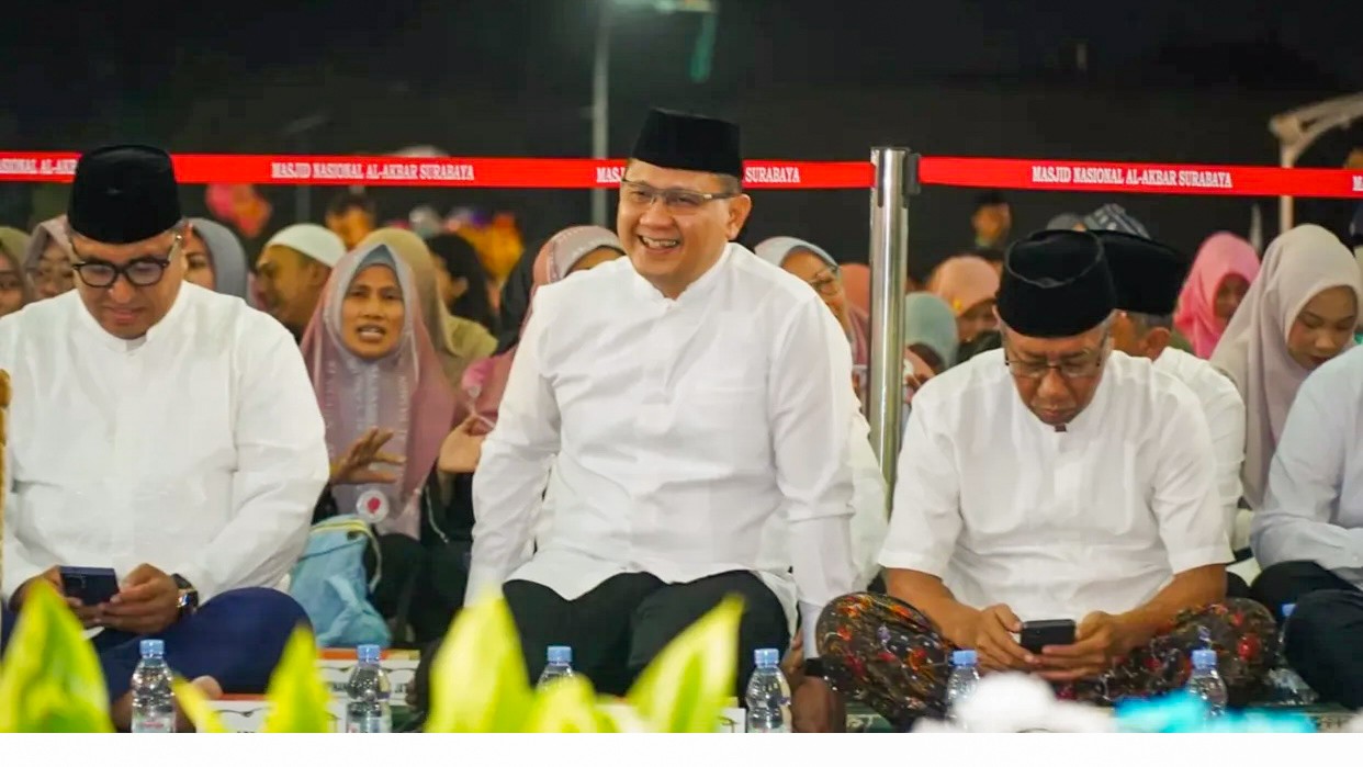 Gema Takbir Idul Fitri 1447 H di Masjid Al-Akbar Surabaya, Perkuat Kebersamaan dan Semangat Pengabdian