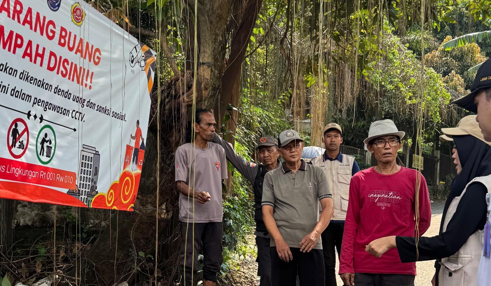 Tim Maung Asri Sigap Sapu Bersih Sampah Liar Viral di Beji