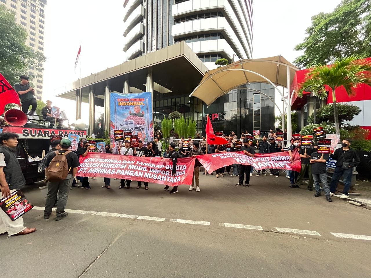 KPK Didesak Usut Dugaan Korupsi Impor 105 Ribu Mobil Pikap