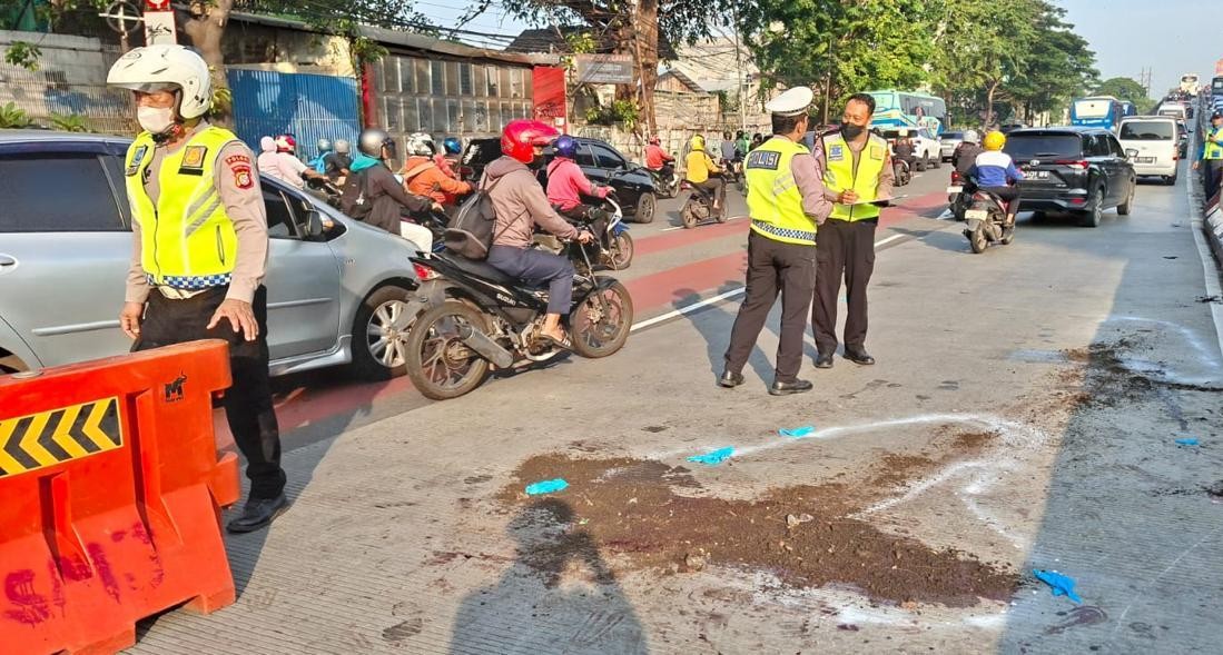 Ngebut di Jalur Busway, Pemotor di Daan Mogot Tewas Terlindas Bus