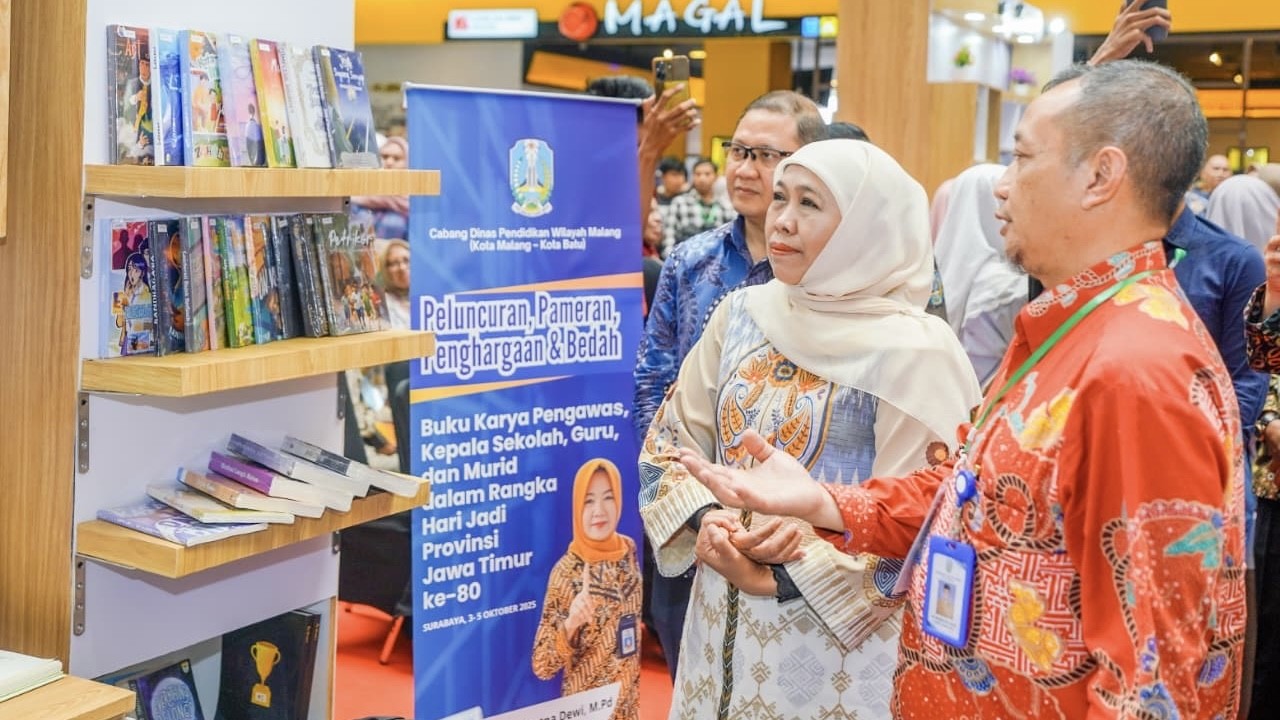 Bangkitkan Semangat Literasi di Hari Buku Sedunia, Khofifah: Wujudkan SDM Berdaya Saing Global