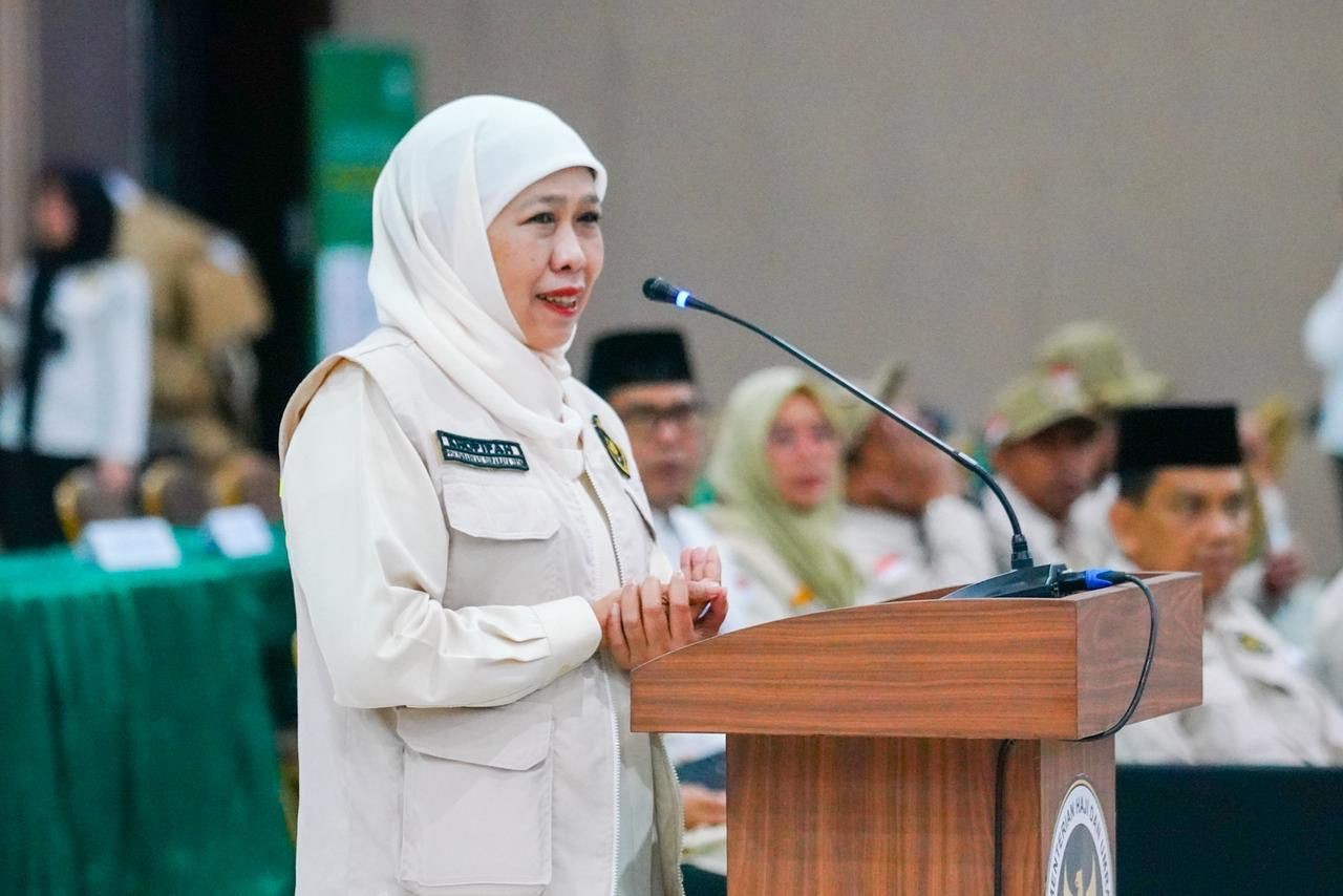 Gubernur Khofifah Lepas Kloter Pertama Jemaah Haji Embarkasi Surabaya 2026, Pesankan Jaga Kesehatan di Tengah Cuaca Ekstrem