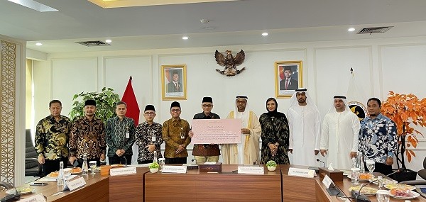 Zayed Foundation Serahkan Bantuan untuk 162 Jemaah Haji Indonesia