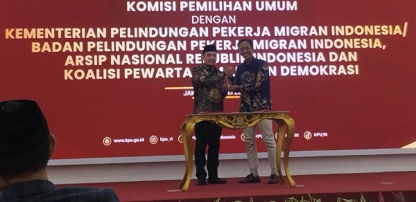 Teken MoU dengan KPU, KPP DEM Komitmen Perbaiki Indeks Demokrasi Indonesia Melalui Pemberitaan