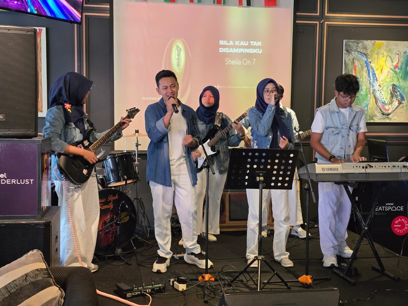 “Ekspresiku” Bersama ARTOTEL Hayam Wuruk Surabaya Jadi Panggung Talenta Muda