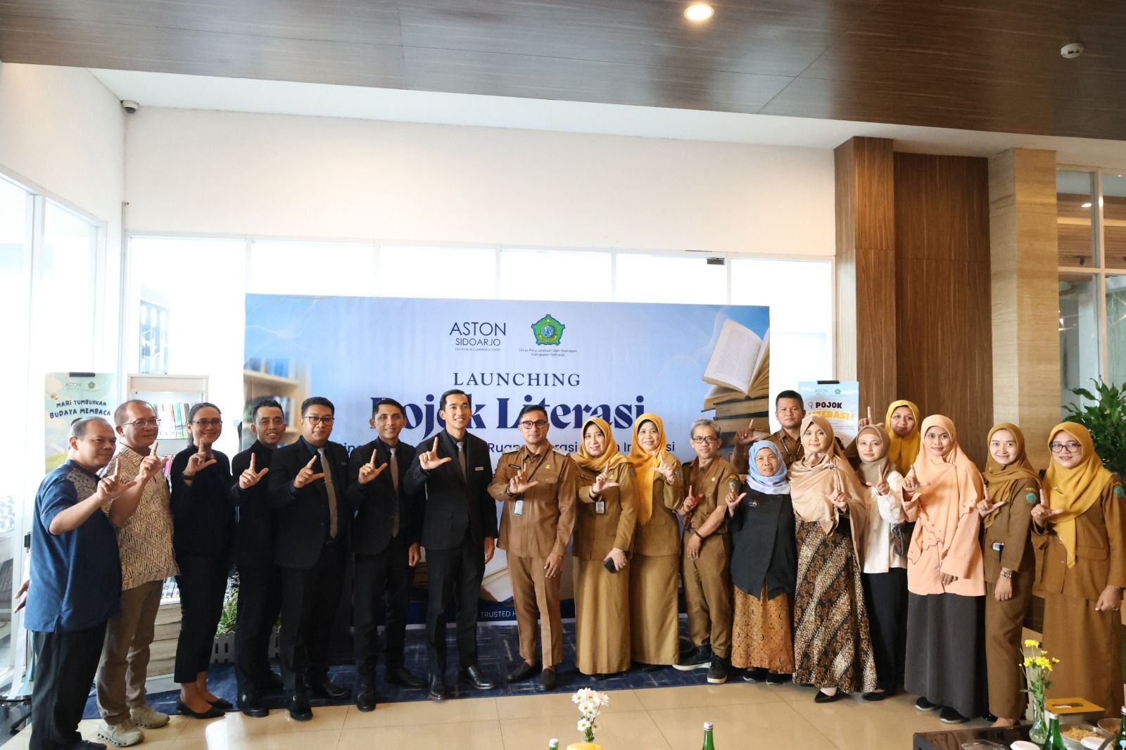 Dinas Perpustakaan Sidoarjo dan Aston Hadirkan Pojok Literasi untuk Publik
