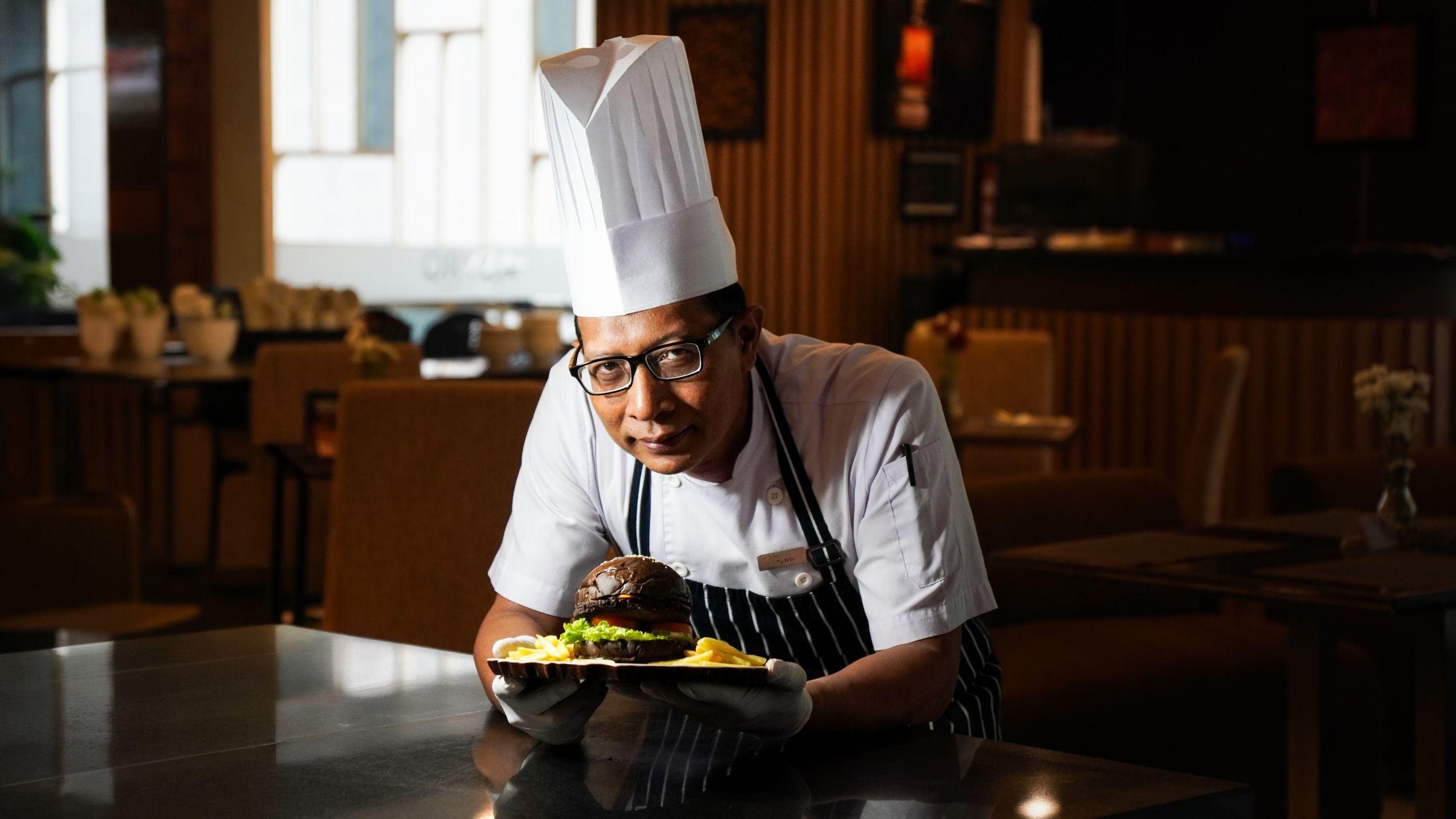 Burger Rawon Jadi Kreasi Unik The Alana Surabaya Sambut Iduladha