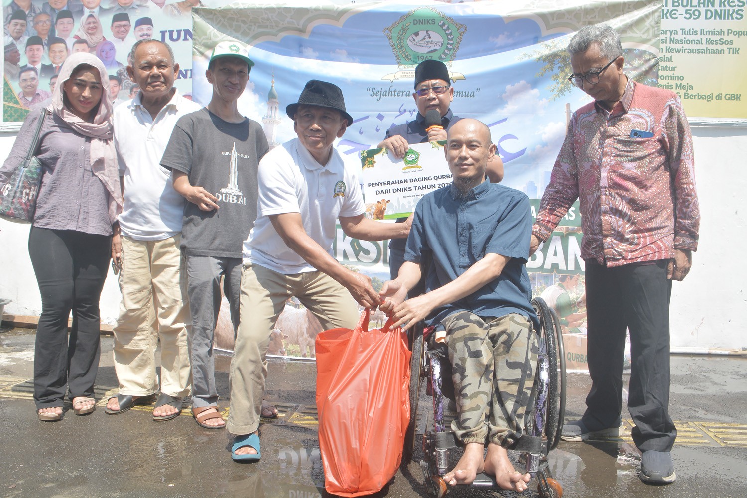 DNIKS  Salurkan Daging Kurban Untuk Penyandang Disabilitas ,Masyarakat Prasejahtera,Lansia dan Yatim Piatu