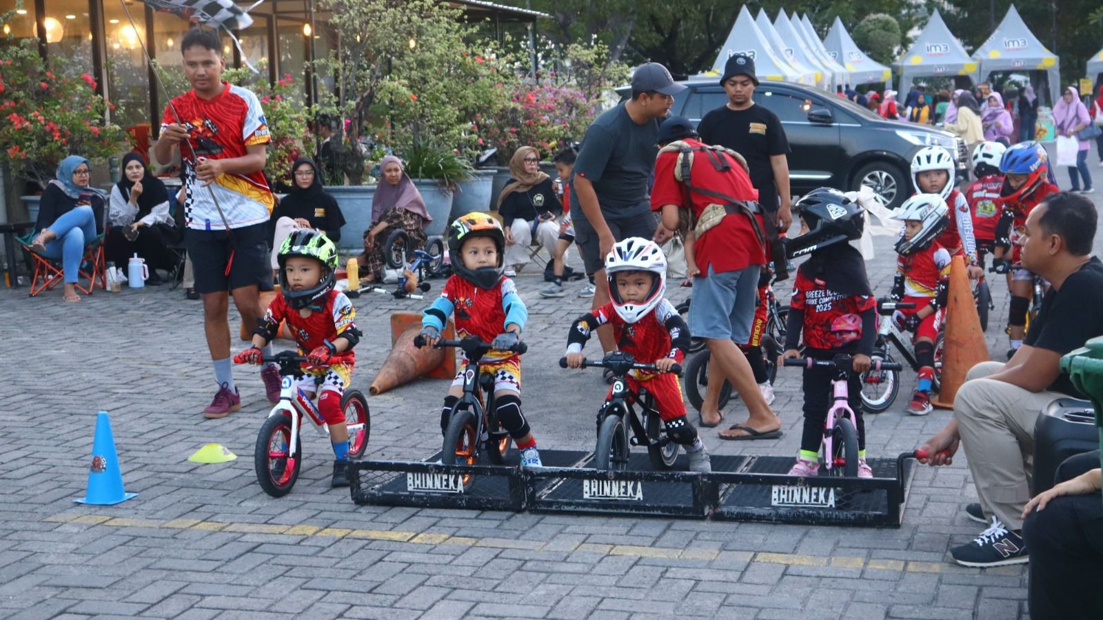 Dafam Pacific Caesar dan AWS Kolaborasi Gelar Gebyar Bazar UMKM Sambut Hari Jadi Surabaya
