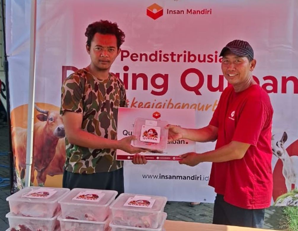 Yayasan Insan Mandiri Salurkan 320 Paket Daging Kurban di Jatim