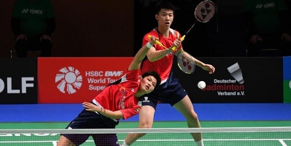 Melalui Kerja Keras, Huang Dong Ping/Feng Yan Zhe Hentikan Perlawanan Adnan/Indah di Istora