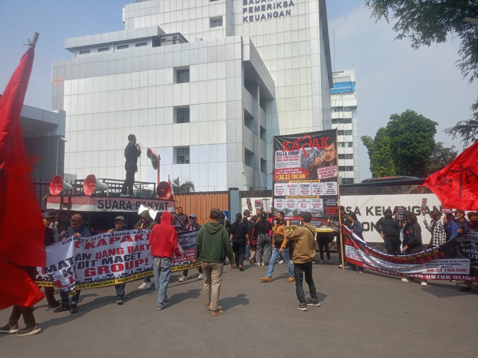 Aksi di BPK, KAPAK Tuntut Usut Dugaan Kredit Bermasalah Kalla Group