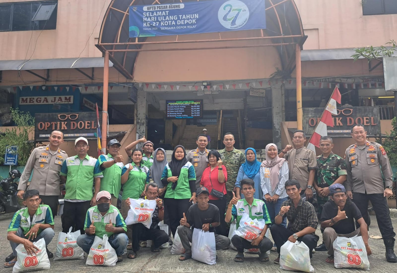 Jaga Depok On The Spot, Sinergi TNI-Polri Menyapa Warga Pasar Agung