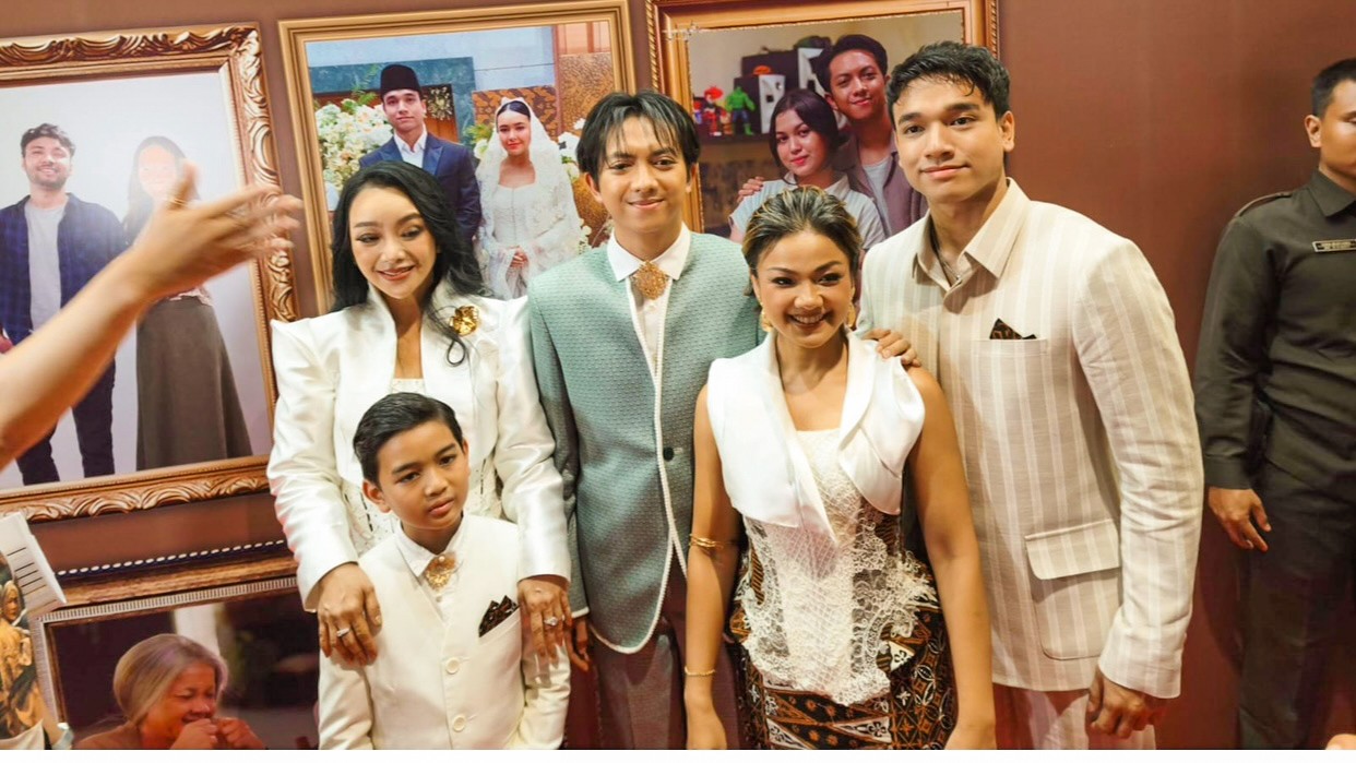 Film “Jangan Buang Ibu” Bikin Mewek, Penuh Inspirasi dan Hibur Penonton di Gala Premiere Surabaya