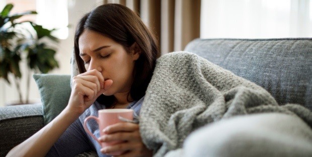 Air Hangat Bukan Sekadar Penghangat Tubuh, Ini Cara Sederhana Meredakan Batuk Secara Alami