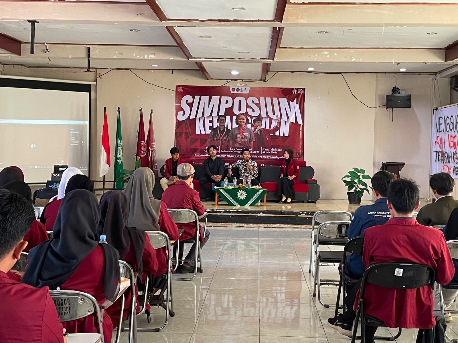 Presma UMBARA Soroti Krisis Kepercayaan Publik Lewat Simposium Kebangsaan di Bogor