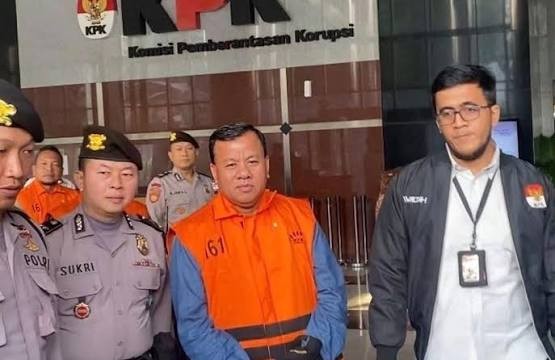Bupati Kuansing dan Sekda Resmi Ditahan KPK
