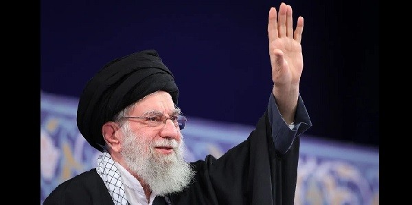 Jutaan Orang Hadiri Prosesi Pemakaman Ayatollah Ali Khamenei