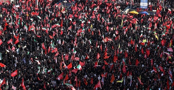 Pemakaman Ayatullah Khamenei Diwarnai Seruan Anti-Trump, Massa Gaungkan Matilah Trump
