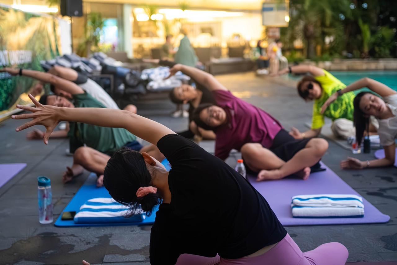 Wyndham Surabaya City Centre Rayakan Hari Yoga Internasional dengan Sunset Yoga Eksklusif